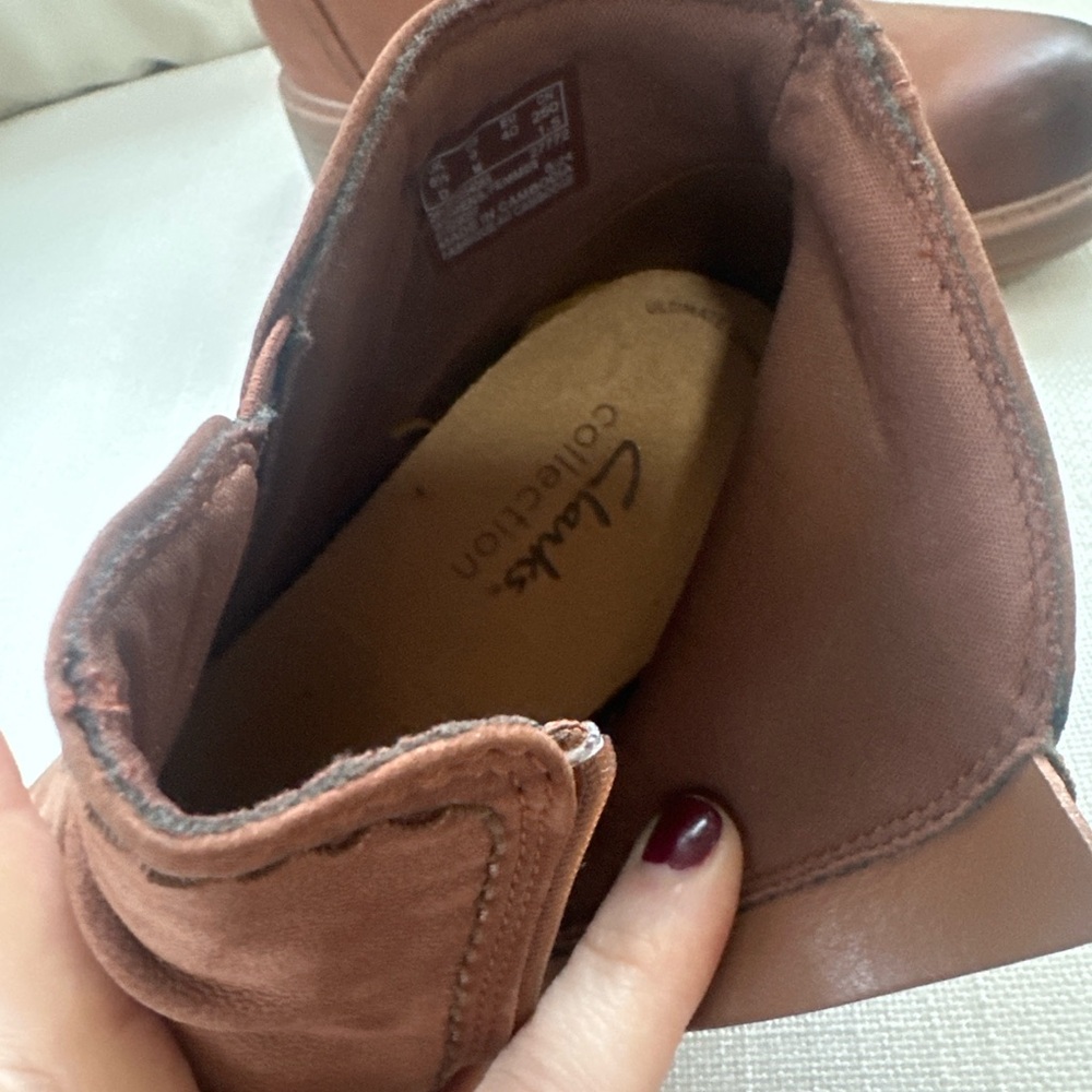 NEW Clarks Collection Brown Leather Ankle Boots Comfort Booties Womens 9 - Picture 8 of 11